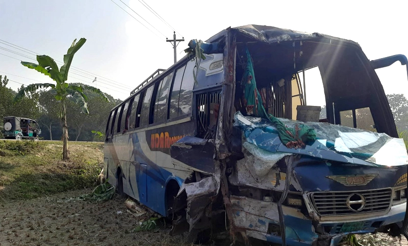 স্ত্রী অন্তঃসত্ত্বা, সুখবর শোনার রাতেই চালকের মৃত্যু